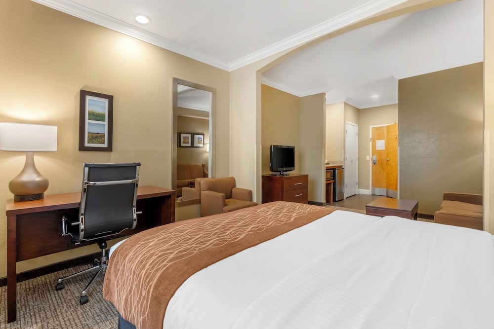 Room, 1 King Bed, Non Smoking - Photo 7