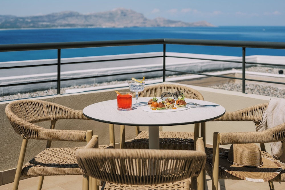 Junior Suite, Non Smoking, Sea Facing photo 2