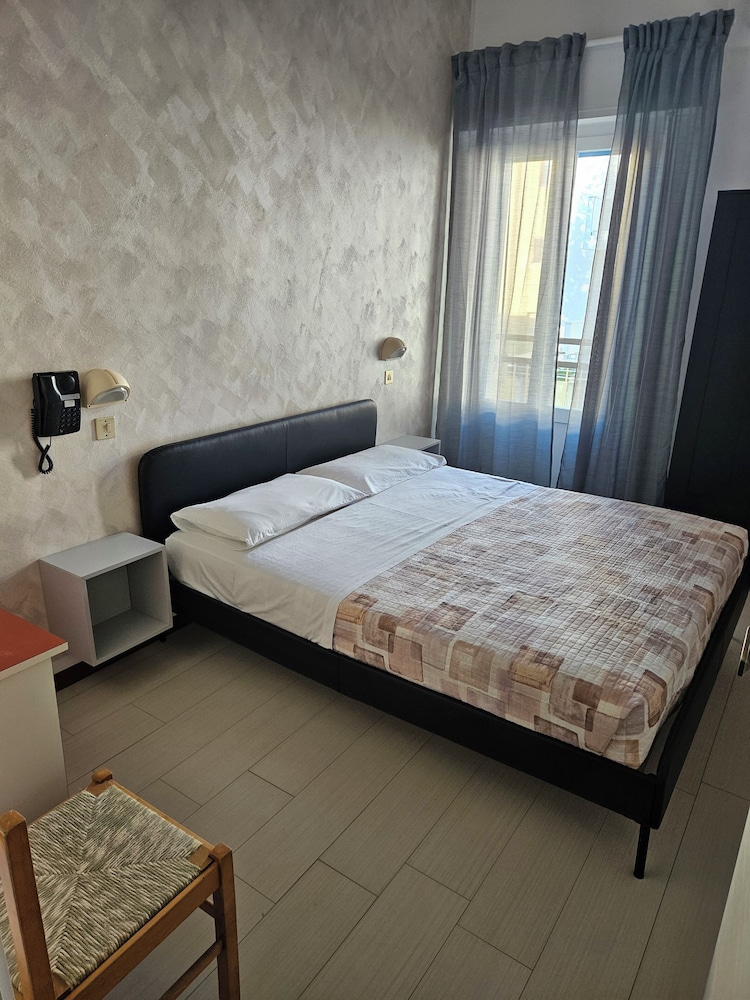 Basic Triple Room, Balcony, Beach View photo 1