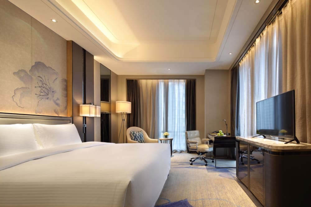 Grand Deluxe King Room