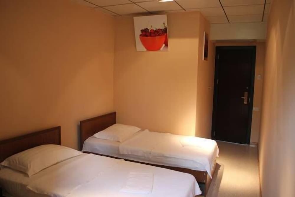 Economy Twin Room photo 1
