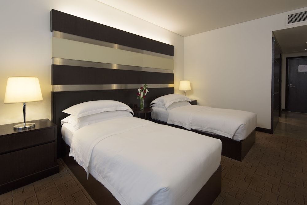 Deluxe Room At Concourse A Near Gate A1 Or A24