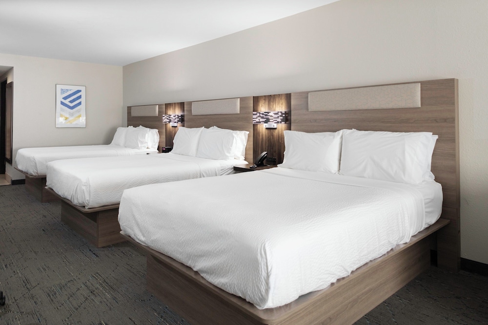 Suite, Multiple Beds - Photo 10