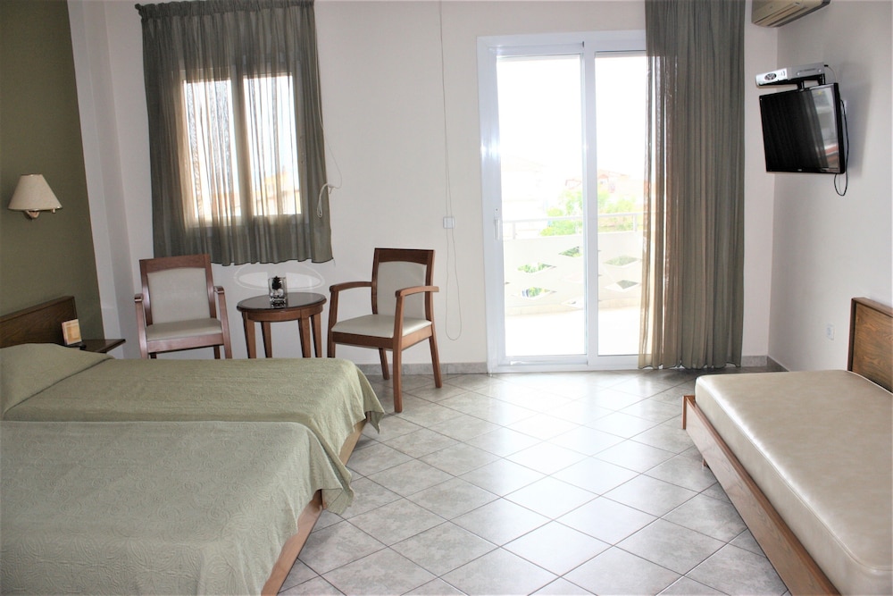 Standard Triple Room, 3 Twin Beds photo 3