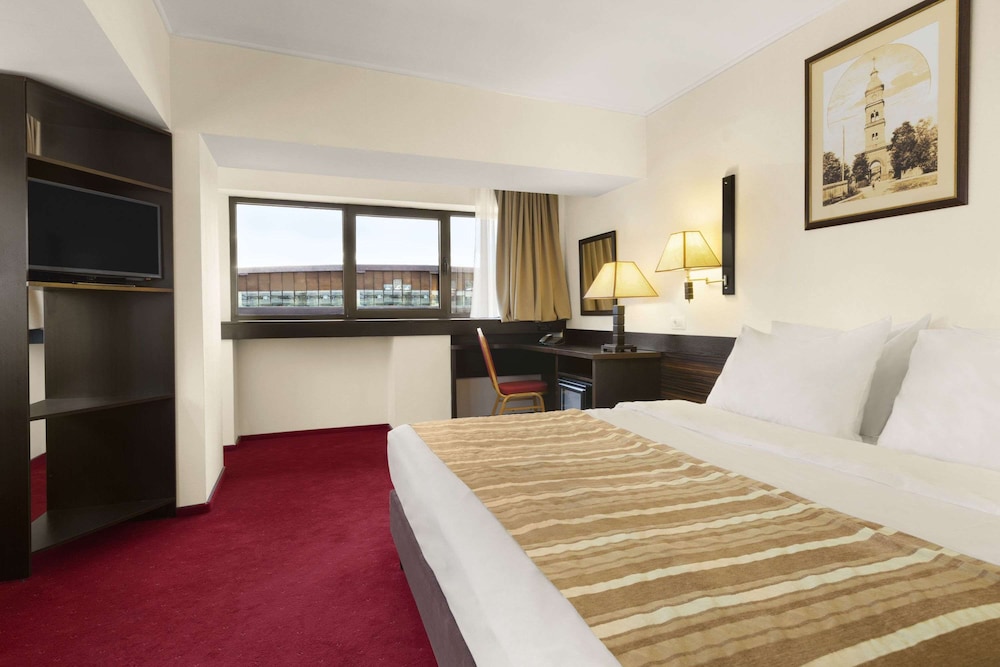 Senior Suite, 1 King Bed photo 3