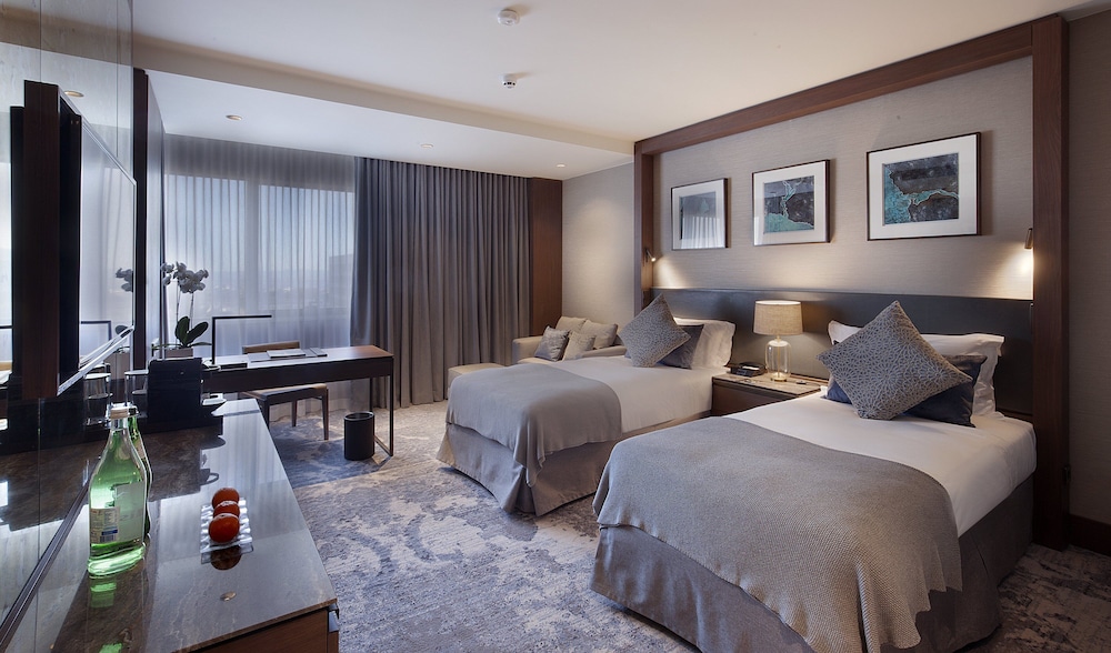 Classic Room, 1 Queen Bed (High Floor)