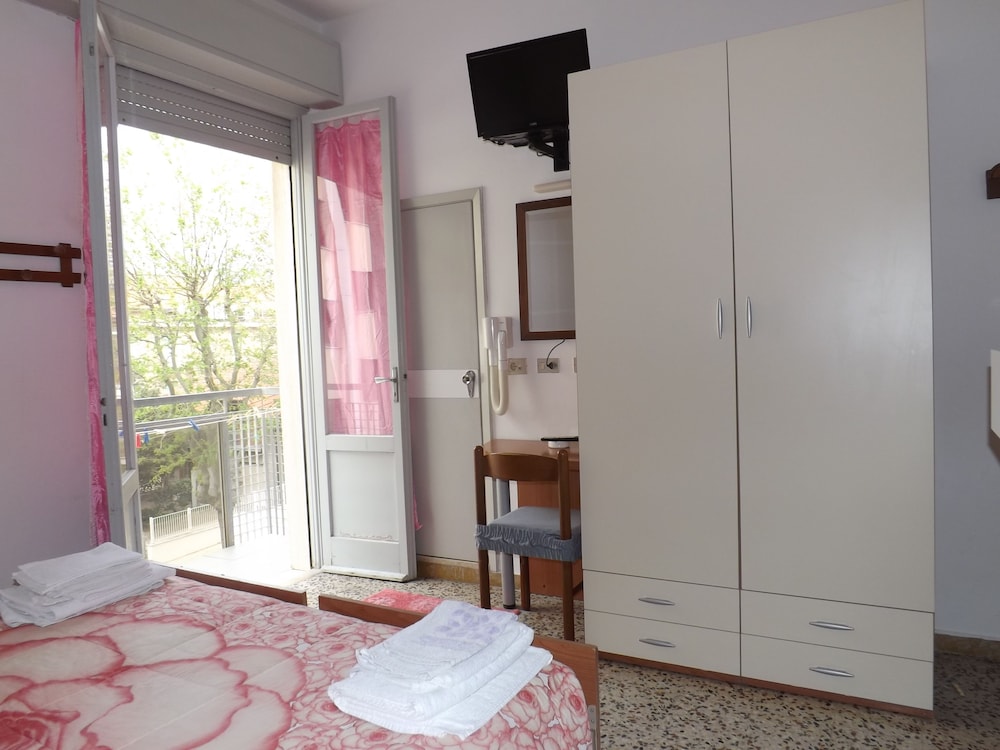 Standard Triple Room photo 2