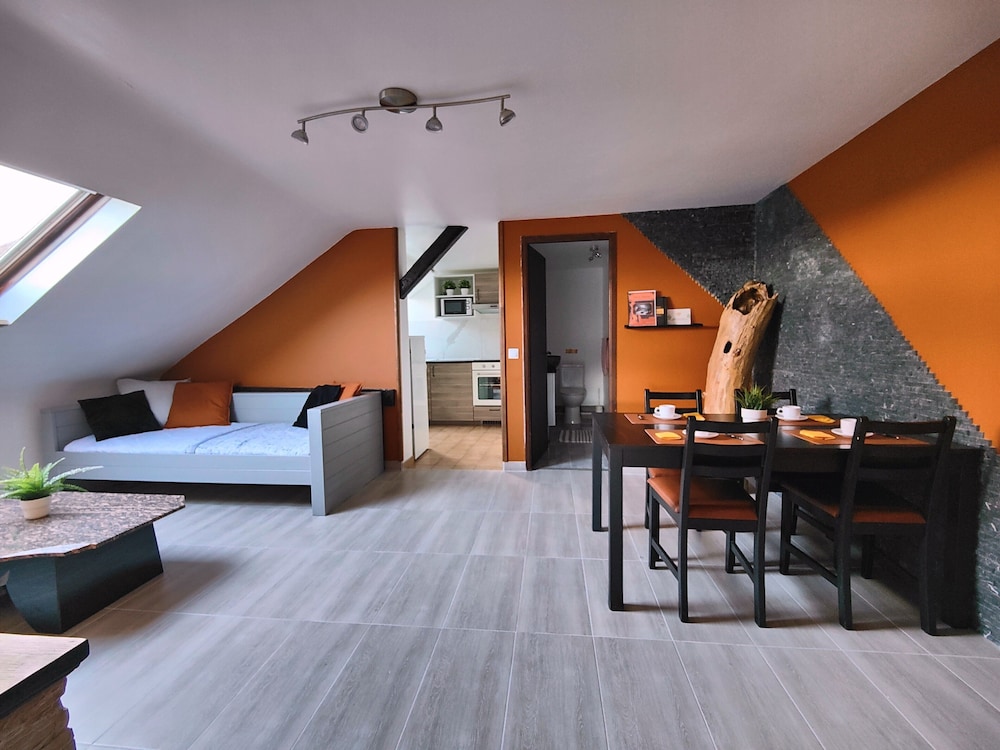 Warm Familiar Apartment - Photo 9