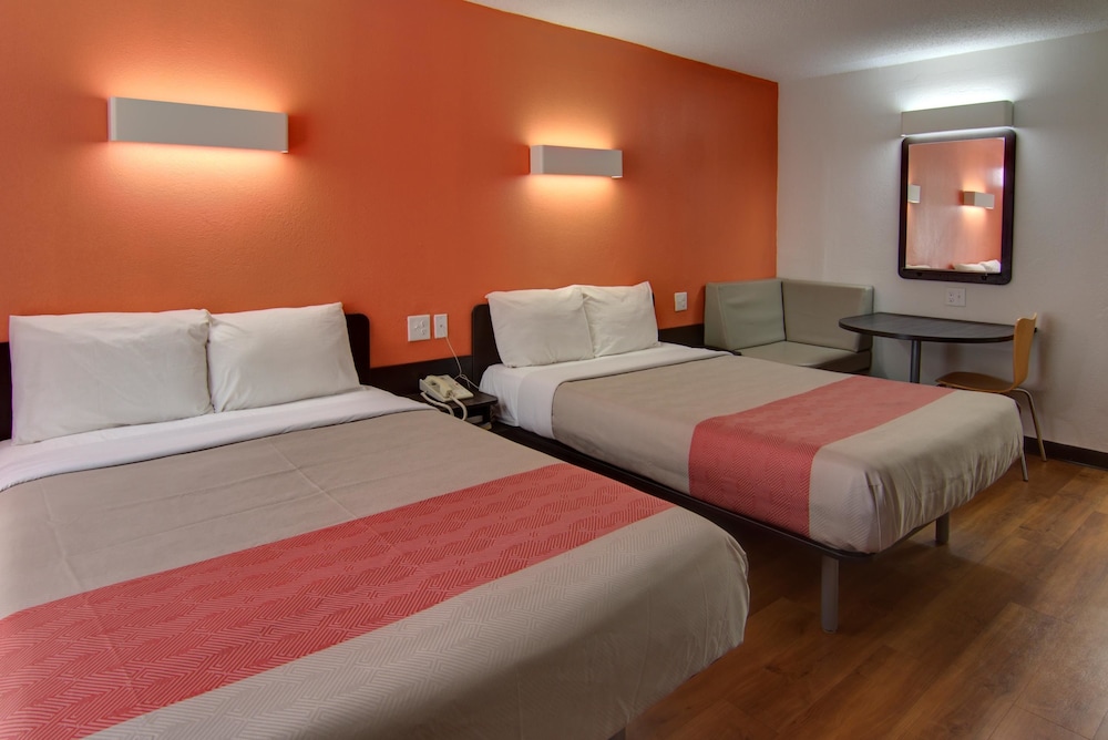 Standard Room, 2 Double Beds, Non Smoking - Photo 4