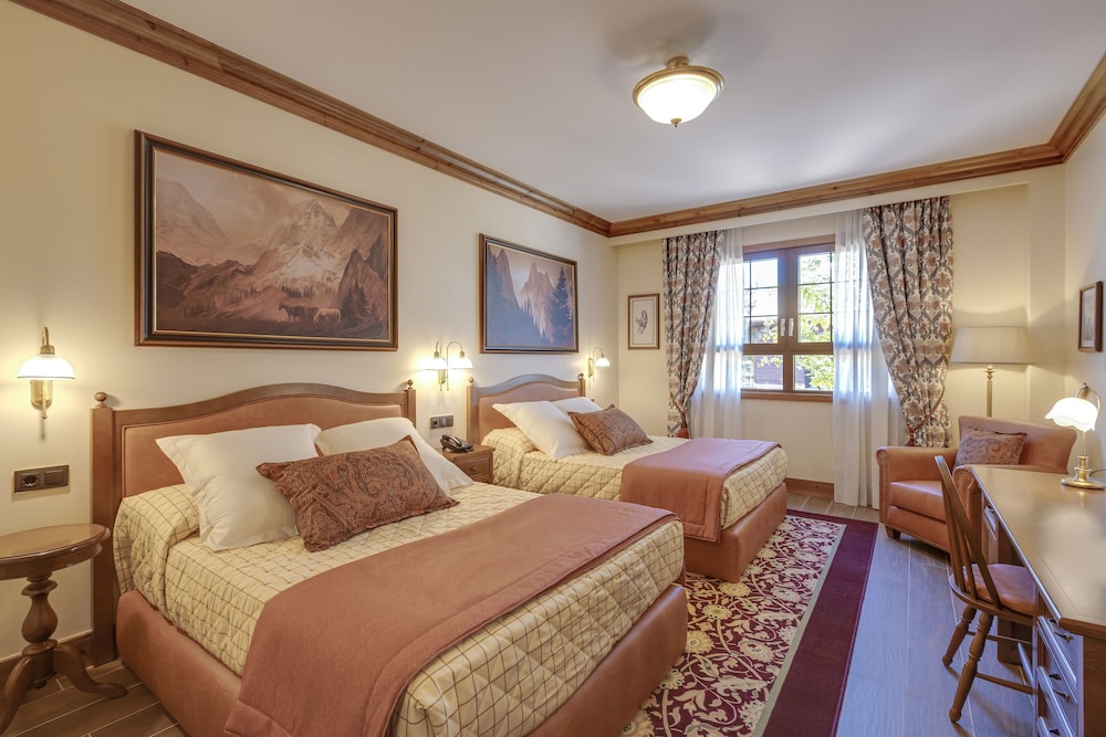 Superior Room, 2 Adults (Port Aventura tickets and 1 Ferrari Land ticket included) photo 2