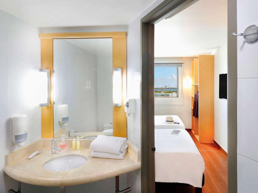 Double Room, 1 Double Bed, Lagoon View - Photo 10