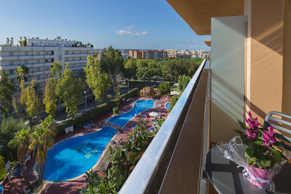 Standard Quadruple Room, Balcony (2 Adults + 2 Children) photo 2