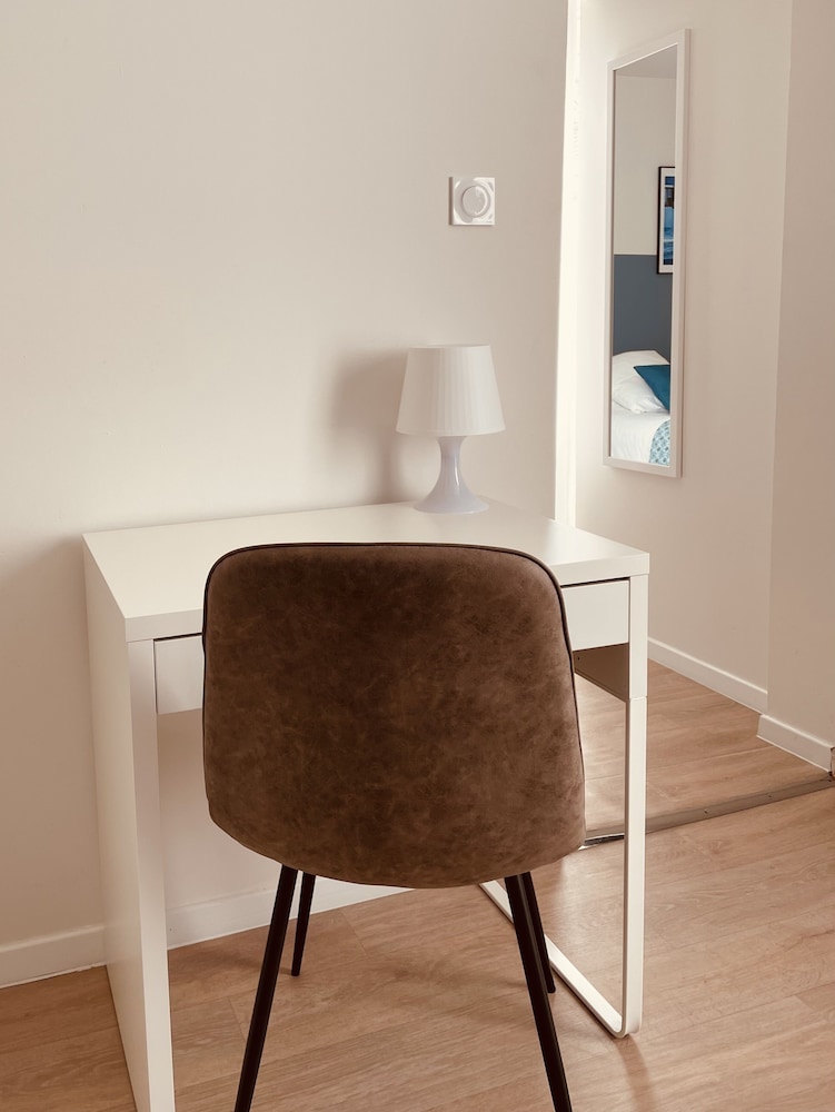Suite - Photo 25