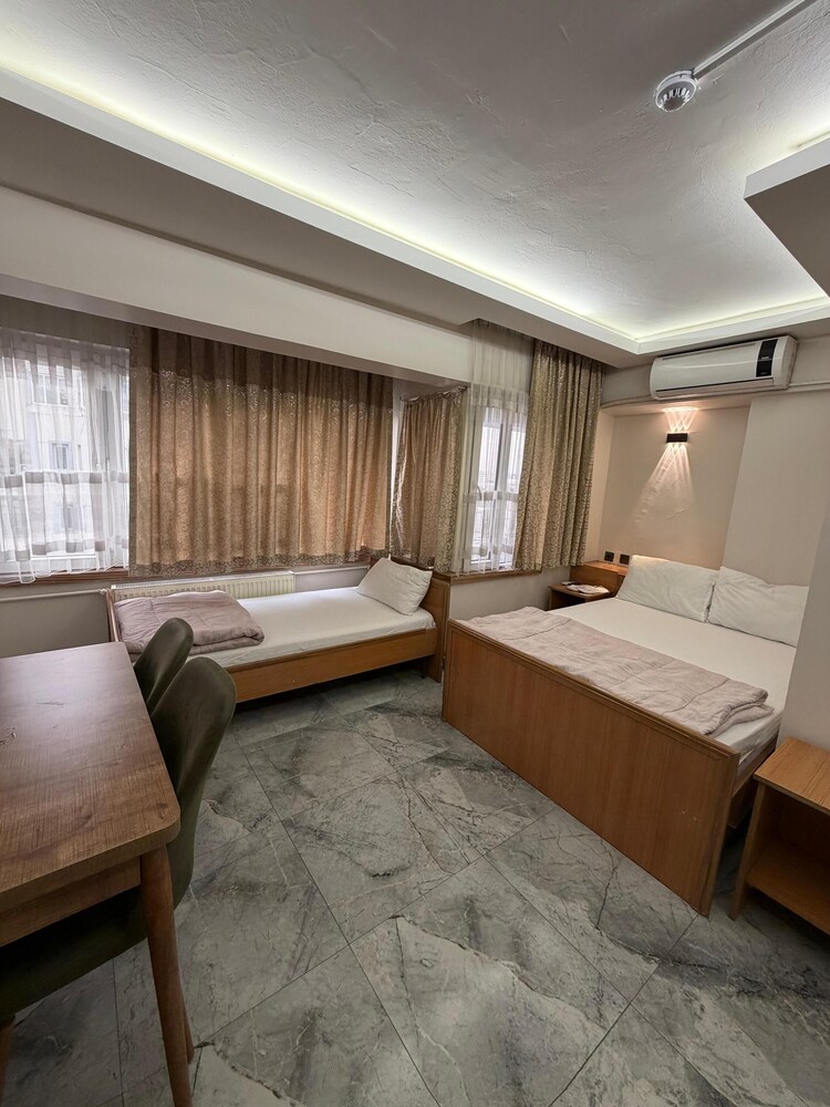 Classic Twin Room, City View photo 1