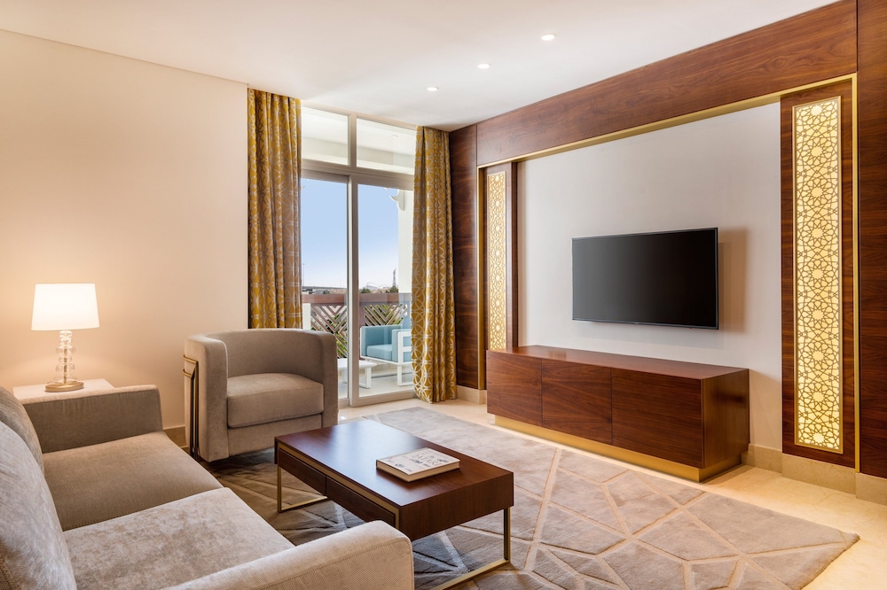 Deluxe Suite, 1 Bedroom, Balcony - Photo 1