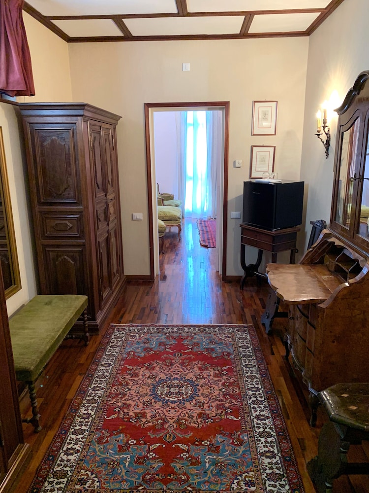Classic Suite, 1 King Bed, Accessible, Pool View photo 2