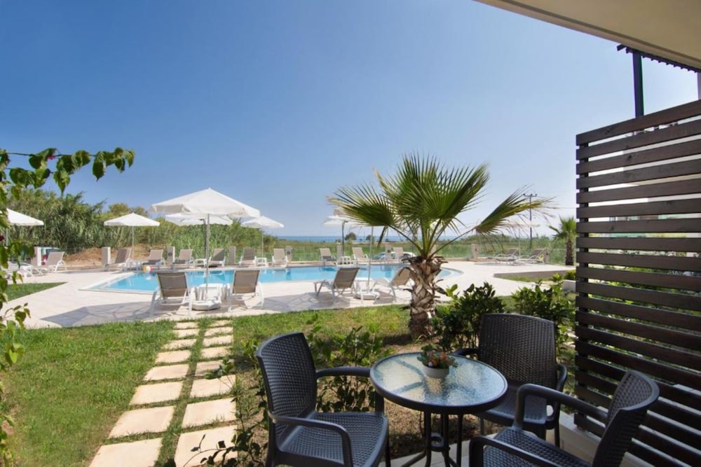 Double Room, Pool View photo 3
