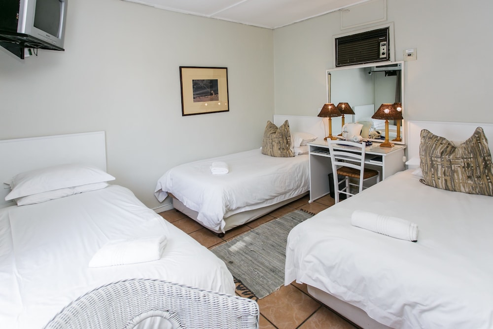 Standard Room, 1 Bedroom (Standard Room - 3 Singles) photo 3
