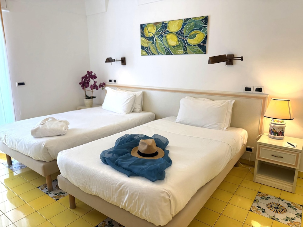 Comfort Room, 2 Twin Beds, Non Smoking, Balcony