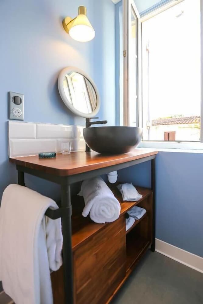 Deluxe Double Room, Private Bathroom, City View (Chateau Cos Labory) photo 3
