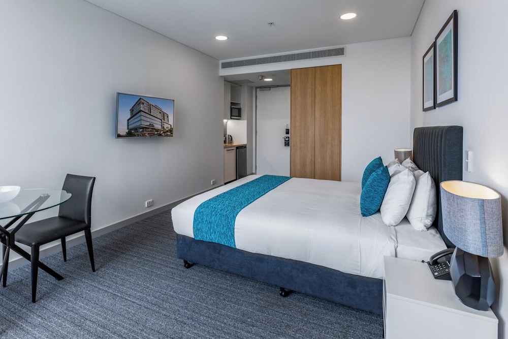 Studio King Suite