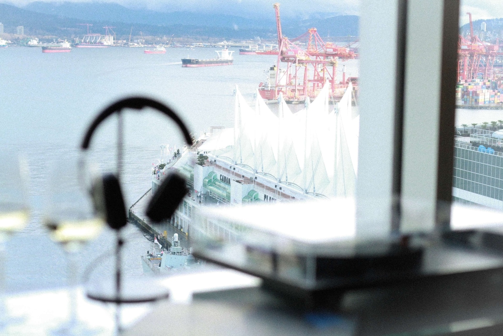 Signature Harbour View Suite, 1 King Bed, Stanley Park and Harbour View