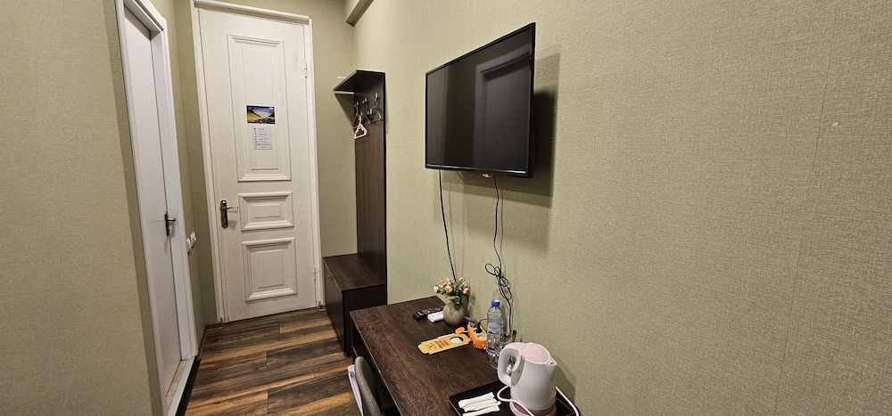 Standard Double Room (203,201,303) photo 3