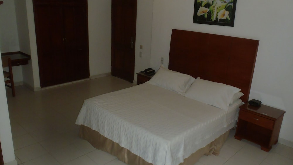Deluxe Triple Room - Photo 13
