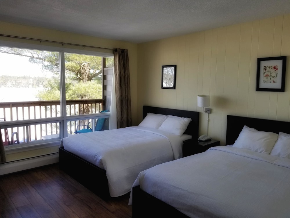 Standard Room, 2 Double Beds, Kitchenette, Lake View