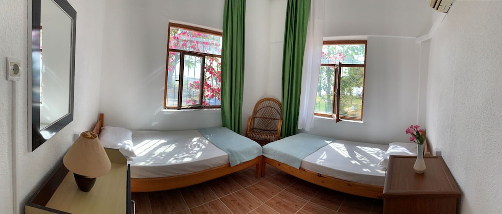 Basic Twin Room, 2 Twin Beds, Sea View photo 1