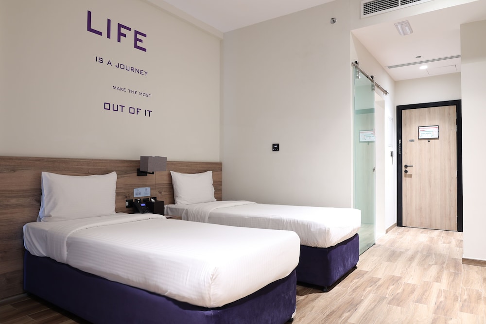 Standard Room, 1 Twin Bed (includes 25% off F&B) photo 3