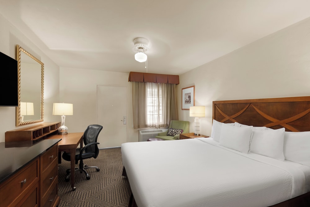 Room, 1 King Bed, Non Smoking - Photo 1