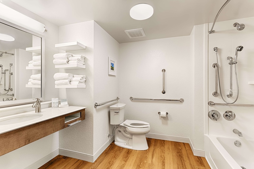 Room, 1 King Bed with Sofa bed, Accessible, Bathtub (Mobility & Hearing) - Photo 2