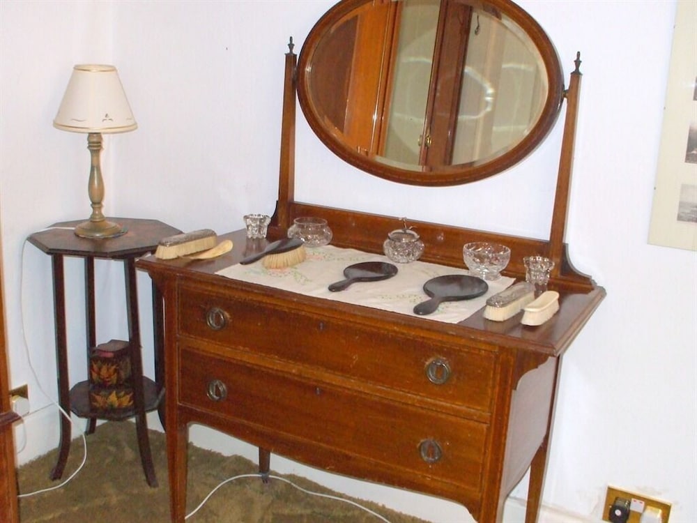 Twin Room, Shared Bathroom (Ainslie room) photo 2