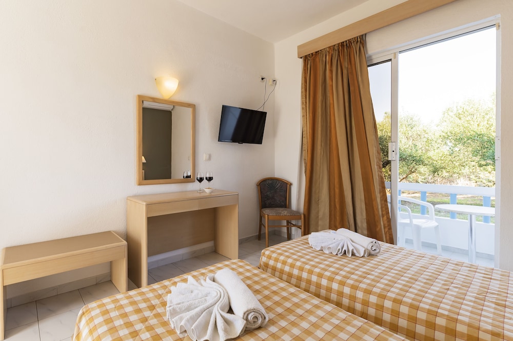 Double or Twin Room, 1 Bedroom, Garden View photo 3