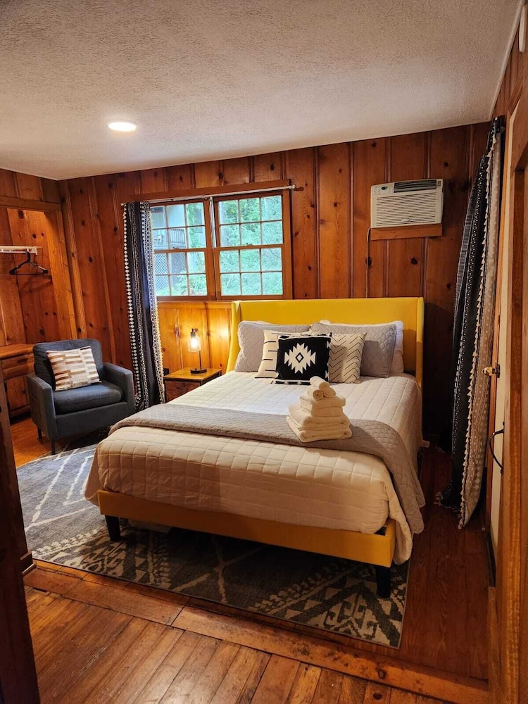 Comfort Chalet, 2 Bedrooms, Non Smoking, Pets Allowed