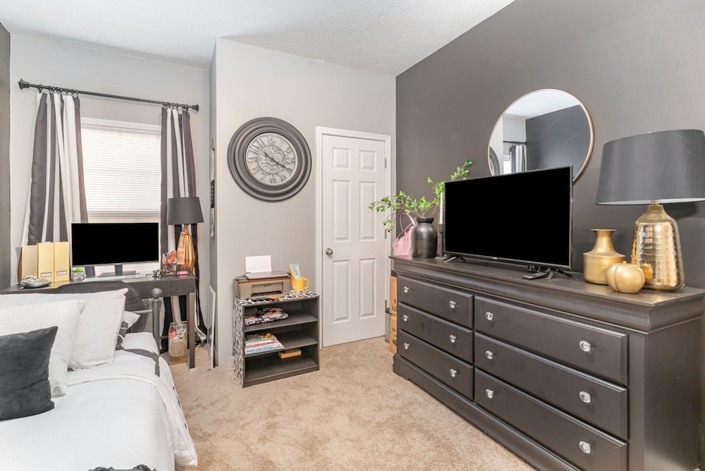 Stylish 2BR Townhome w Garage Patio Perfect for Stays or Assignments, Foto 20