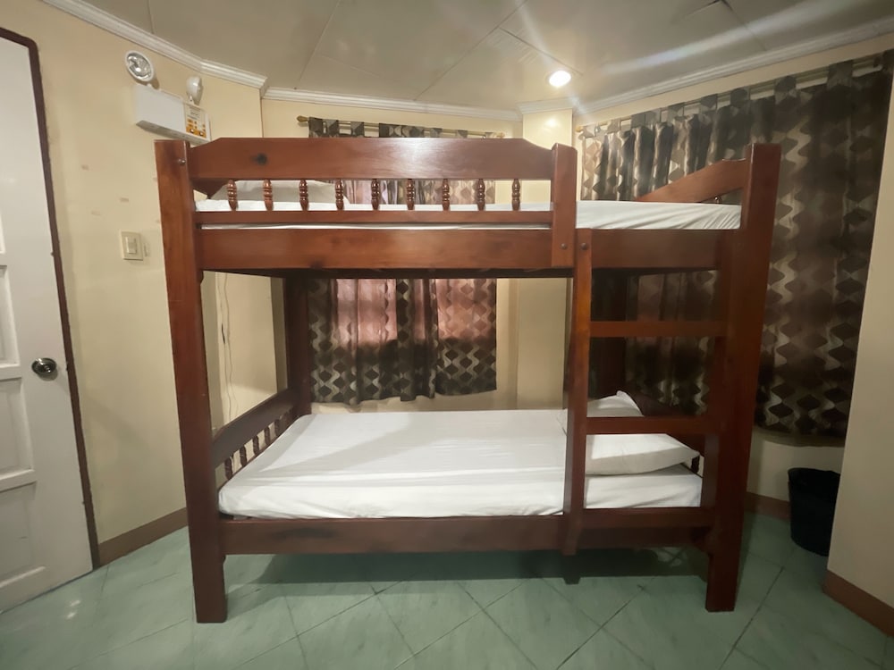 Classic Quadruple Room photo 3