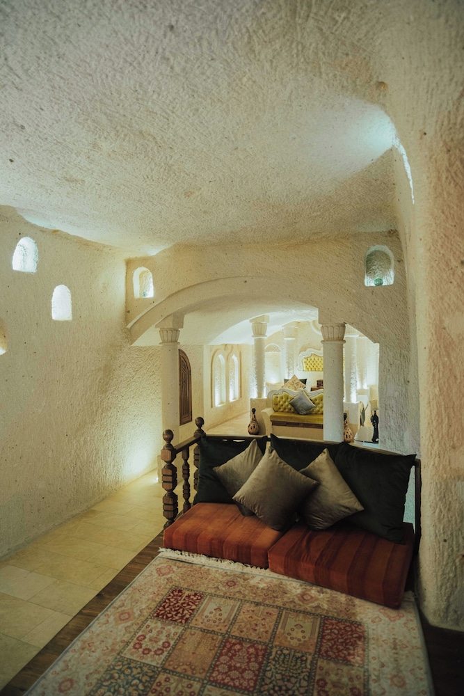 King Cave Suite with Stone Bathtub - Photo 1