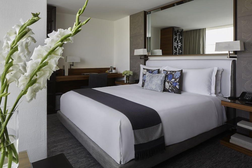 Grand Room, 1 King Bed - Photo 2