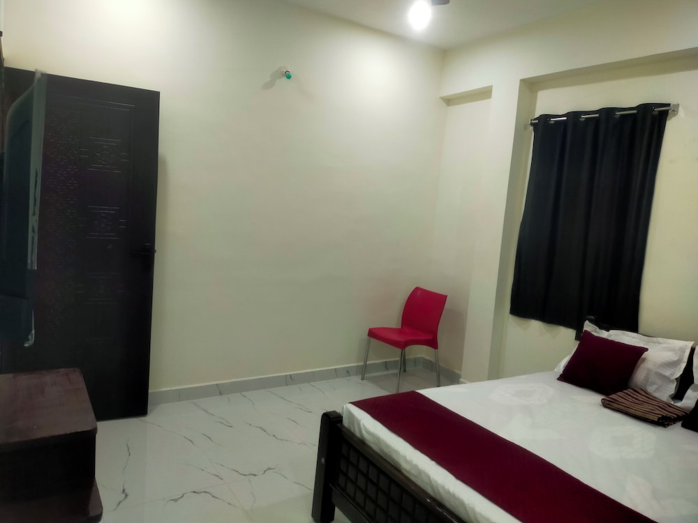 Standard Room, 1 Queen Bed, Hill View photo 3