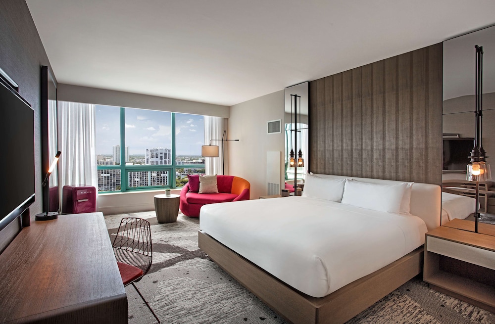 Superior Room, 1 King Bed, Accessible, Bathtub (Mobility & Hearing) - Photo 1