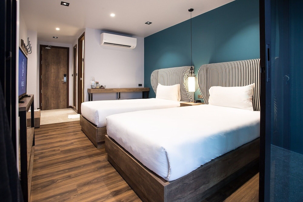 Superior Twin Room, Balcony, City View