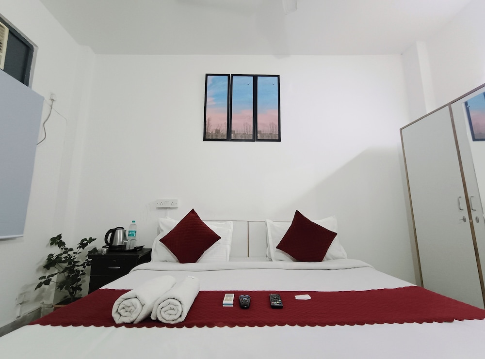Deluxe Room - Photo 20