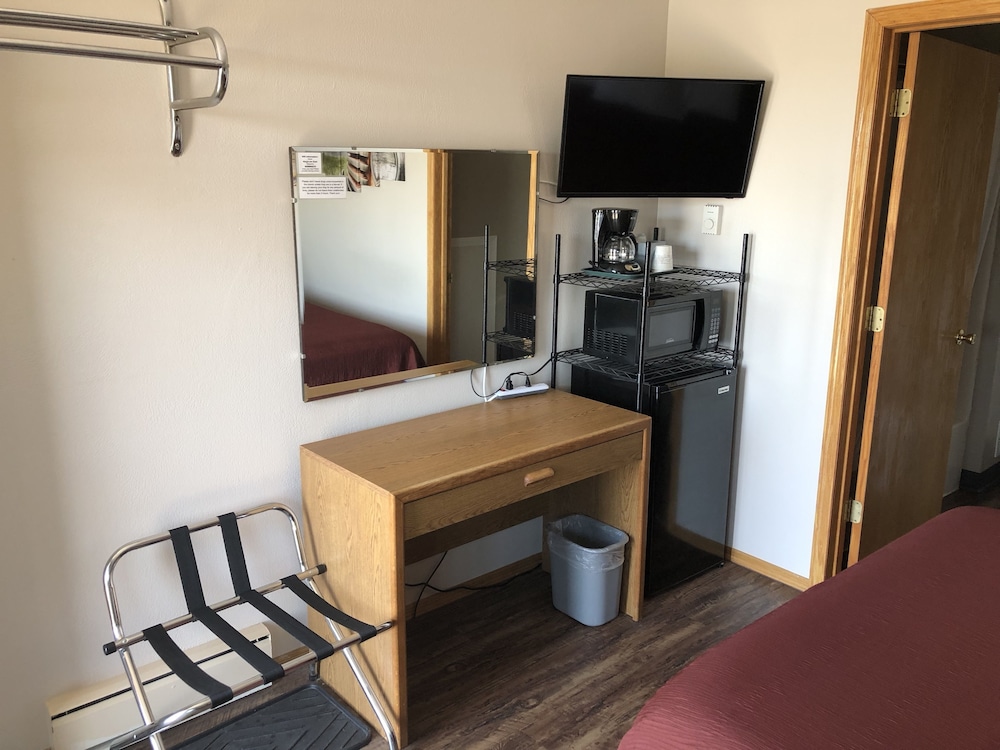 Basic Room, single story building photo 3