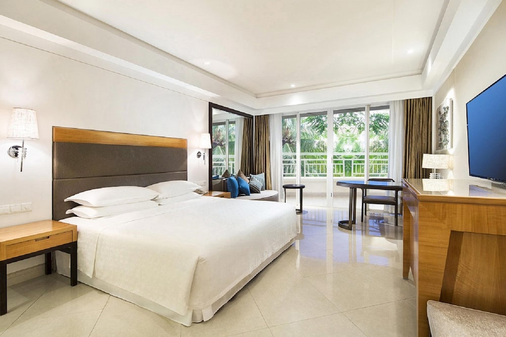 Room, 1 King Bed, Balcony, Garden View - Photo 1