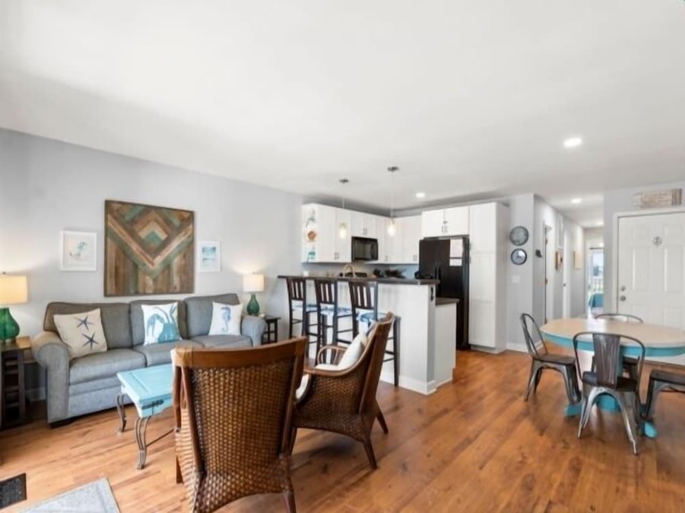 Condo, 2 Bedrooms