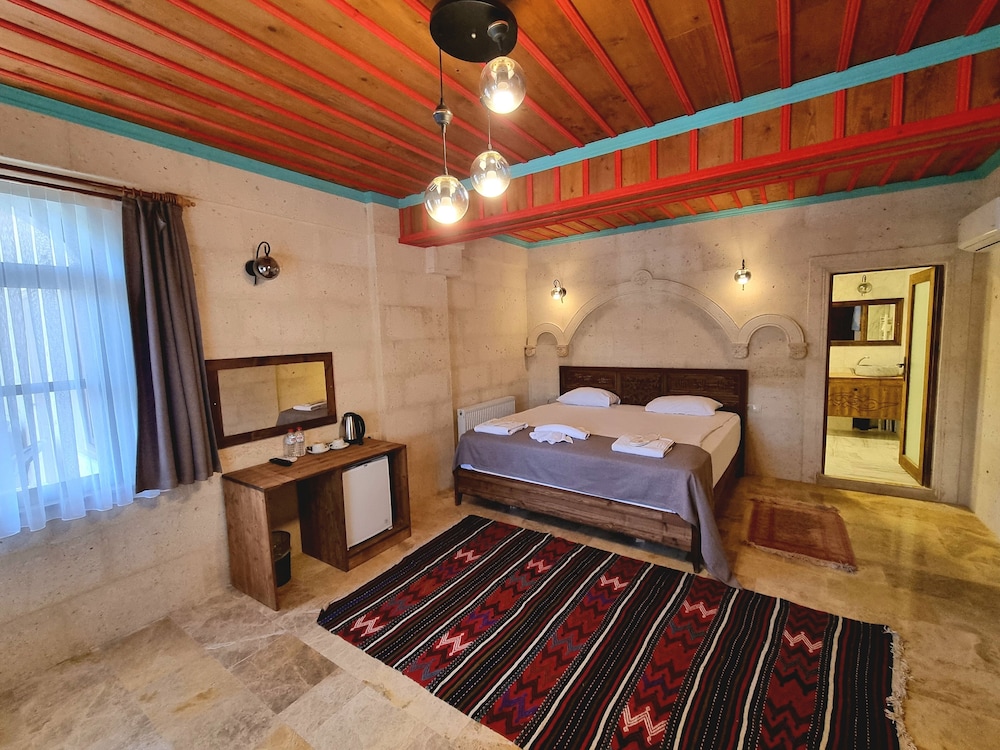 Deluxe Queen Room Annex Building