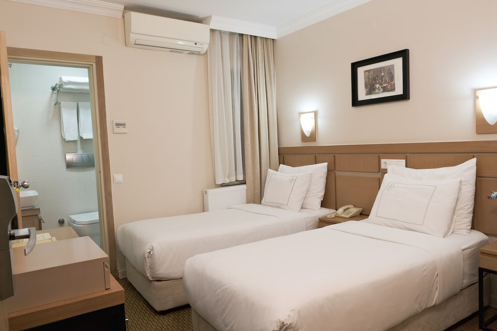 Economy Twin Room photo 1