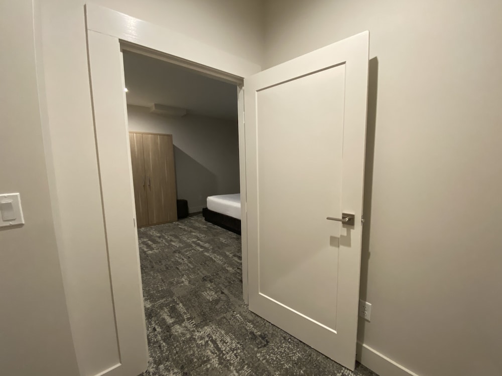 Basic Room, 1 King Bed, Accessible, Ground Floor photo 1